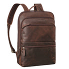 Leder Laptoprucksack Braun aus der schrägen Frontalperspektive